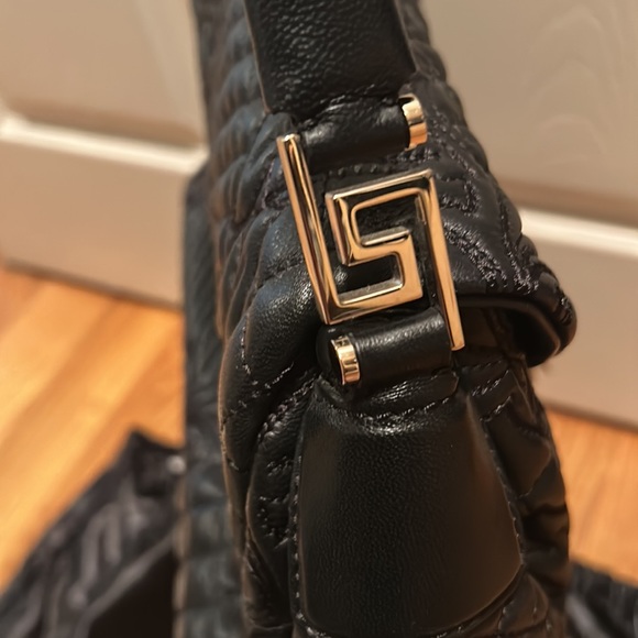 100% Authentic Versace Women’s Handbag in Nappa Ricamo Barocco Black Leather - Picture 12 of 14